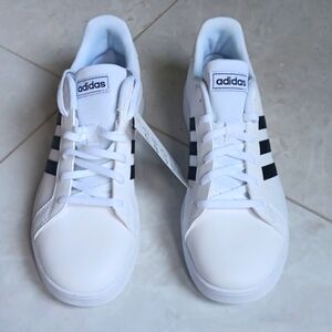NWT ADIDAS Grand Court Shoes Size 7 Youth